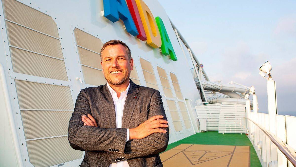 Alexander Ewig auf einem Aida-Kreuzfahrtschiff.