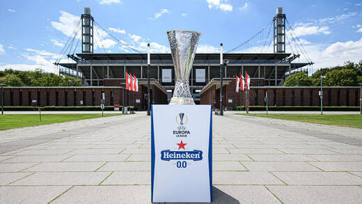 Heineken 0.0% und die Trophäe der UEFA Europa League