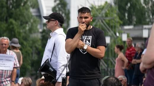 Die Produkte von Vegan-Koch und Krawallmacher Attila Hildmann sind bei Amazon und Lieferando nicht mehr auffindbar.