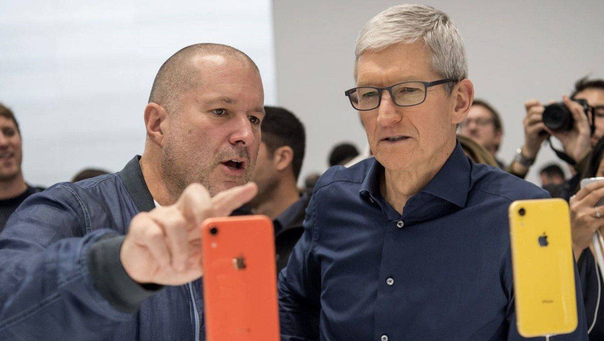 Jony Ive (l.) wird Apple noch dieses Jahr verlassen. Rechts im Bild der Konzernchef Tim Cook.