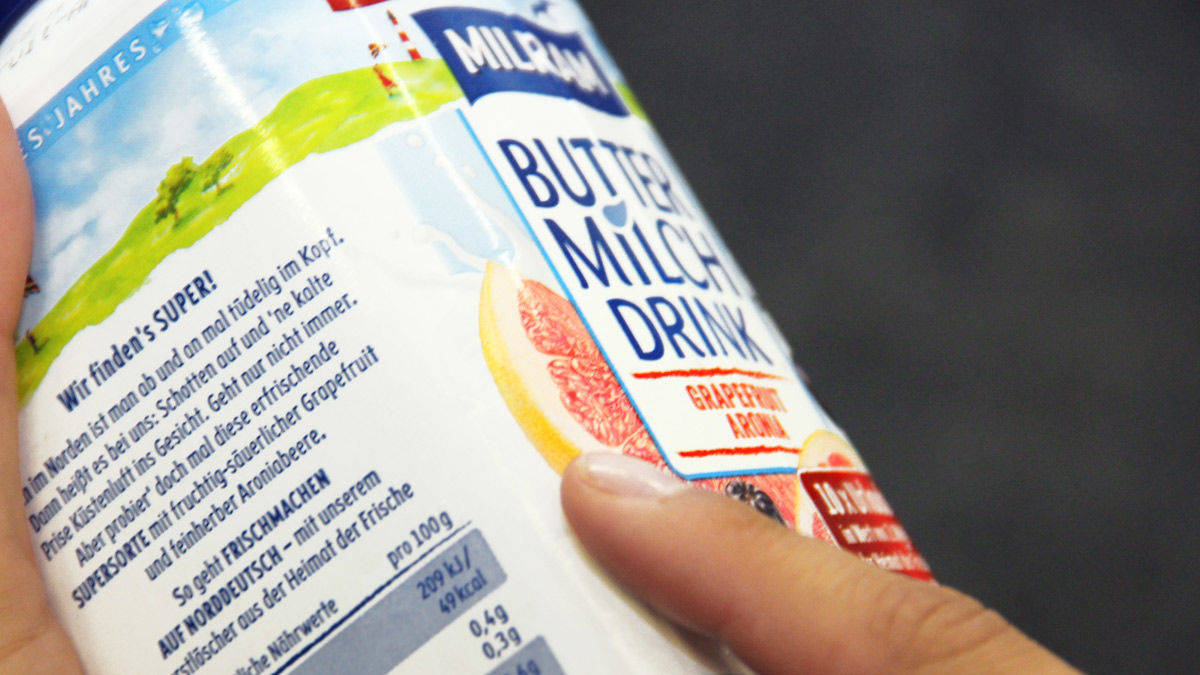 Die neu eingeführten Sorten des Jahres, Milram Buttermilch Drink Grapefruit-Aronia und Johannisbeere-Granatapfel, enthalten vergleichsweise wenig Zucker.