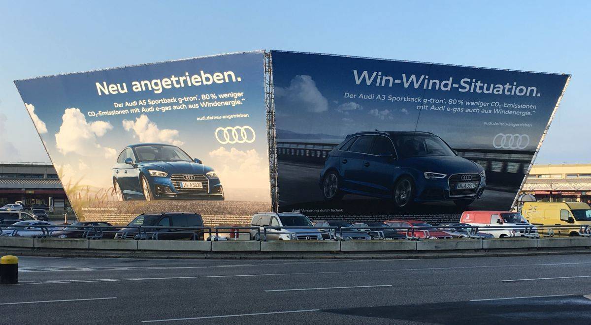 Am Flughafen Tegel ist die Kampagnemti sechs Riesenpostern präsent.
