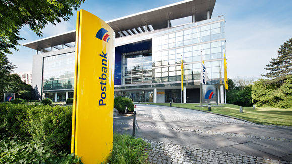 Ab dem 1. November führt die Postbank ein neues Gebührenmodell ein. Das sorgt für Ärger.