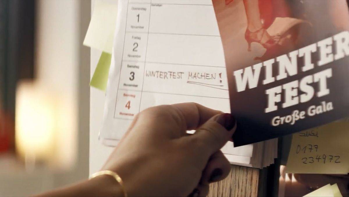 Statt aufs Winterfest zu gehen, macht sie lieber Haus und Garten winterfest.