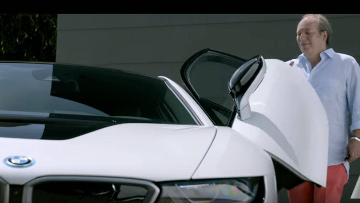 Hollywood-Komponist Hans Zimmer reist im BMW i 8 zum Coachella-Festival.