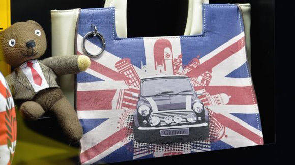 Enge Verflechtungen: BMW baut in England Minis und Rolls-Royce-Limousinen und beschäftigt dort 24.000 Mitarbeiter.