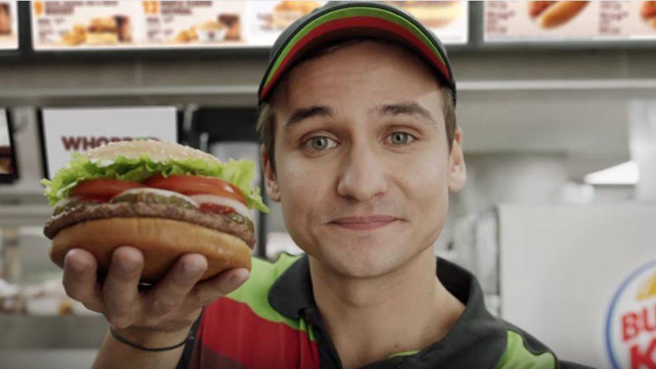 Was ist ein Whopper? Die Frage stellte Burger King via TV-Spot, Alexa gab die Antwort.