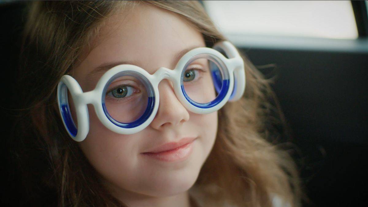 Kind muss nicht mehr kotzen - dank der Brille Seetroën
