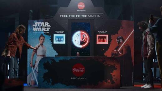 Die "Feel The Force Machine" ermöglicht es zwei Spielern, sich in einem mentalen Kraftakt zu messen.