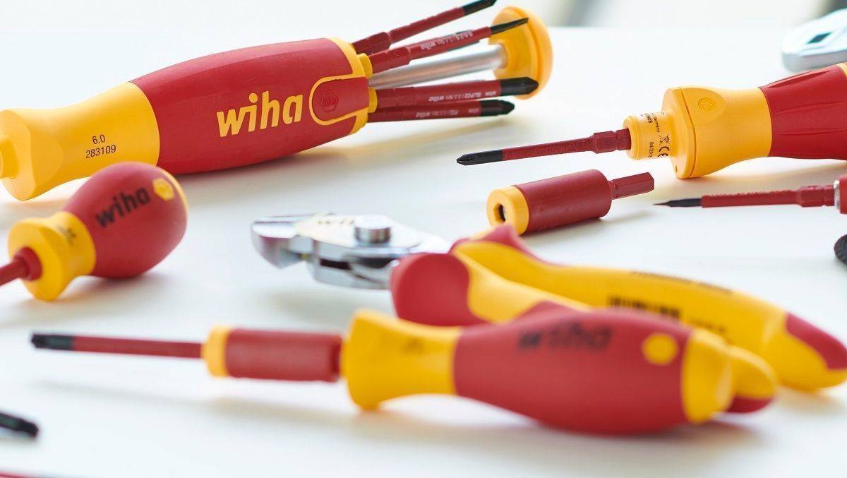 Werkzeug und Baumaterialien legten im Onlinehandel am besten zu.