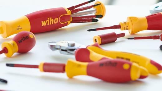 Werkzeug und Baumaterialien legten im Onlinehandel am besten zu.
