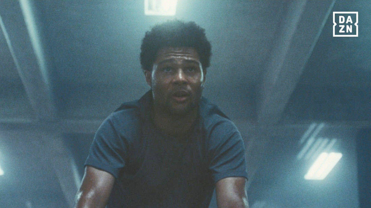 Serge Gnabry ist die Hauptfigur des Dazn-Clips, der auf 16-mm-Film gedreht wurde.