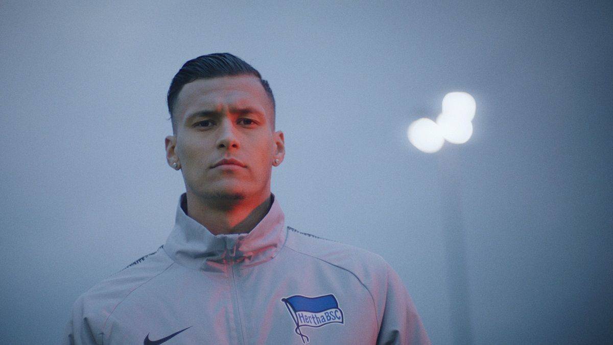 Hertha-Profi Davie Selke ist eines der Testimonials im Spot.