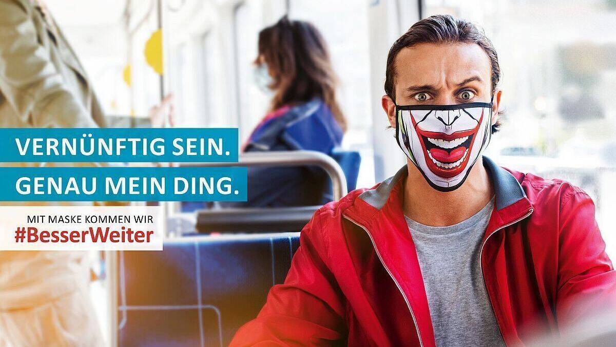 Machen aus der Situation das Beste: Fahrgäste des öffentlichen Nahverkehrs in einer neuen Anzeigenkampagne.