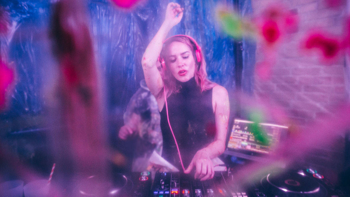 DJane Pretty Pink hatte die Idee zur Desperados-Party ohne Aufräumen.
