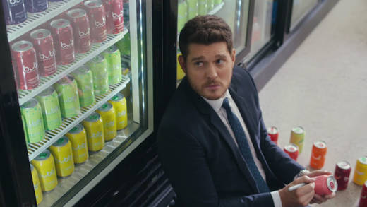 Michael Bublé findet, dass er und die Marke Bubly eigentlich gut zusammenpassen: Super-Bowl-Teaser.