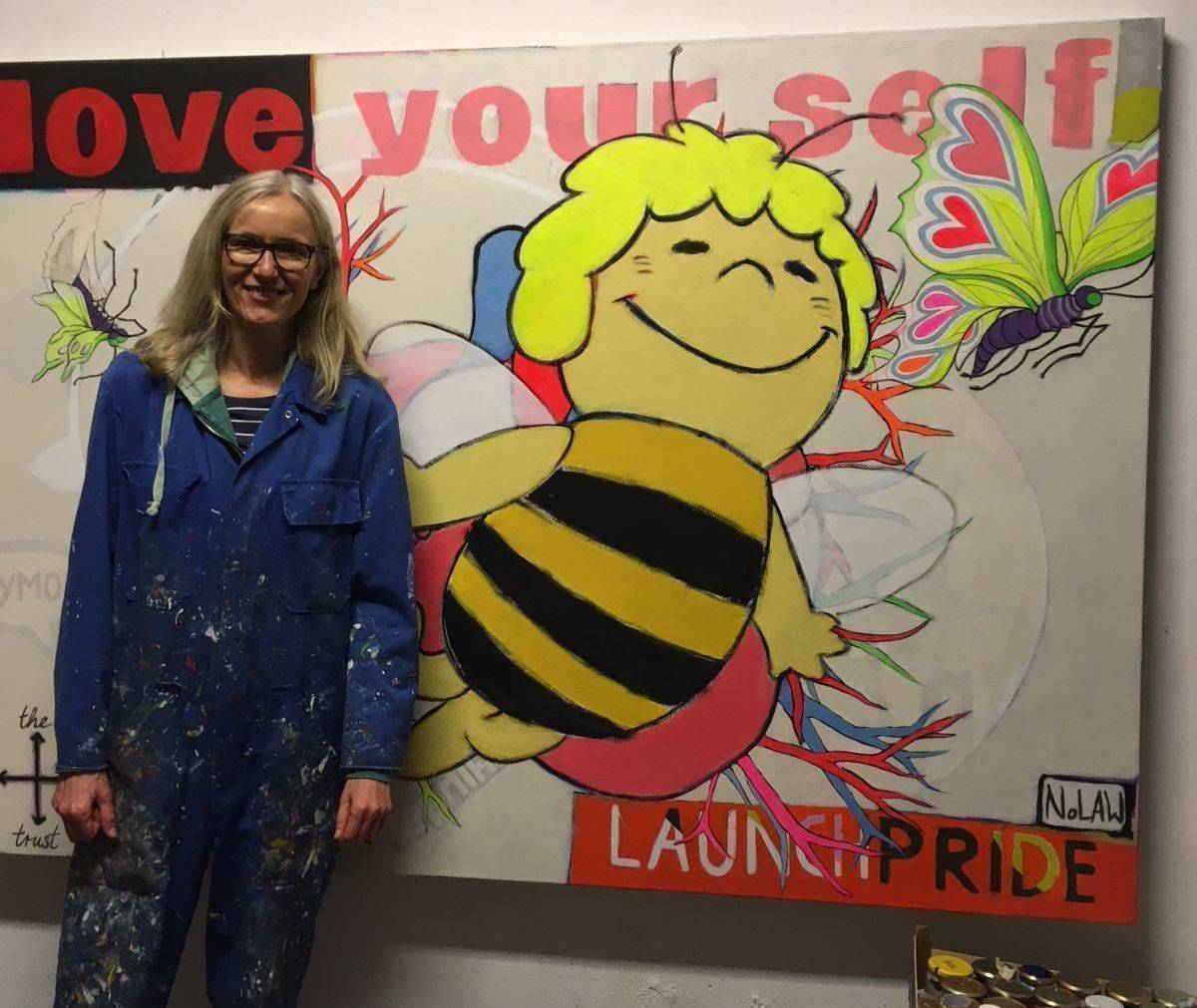 Die Künstlerin Naomi Lawrence hat die Motive von Biene Maja überarbeitet