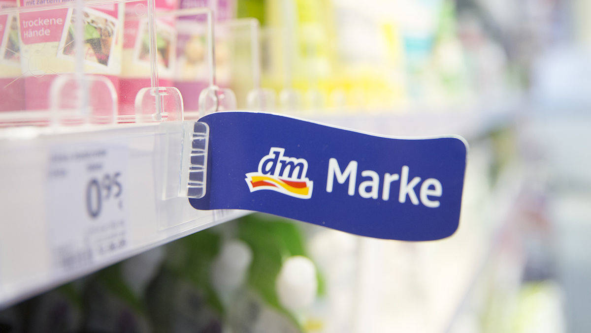 Der Drogeriemarkt dm schließt seine Lücken in der Produktpalette.