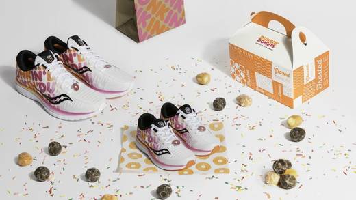 Wirkt schon bei Laufen appetitanregend: der Dunkin' Donuts-Schuh.