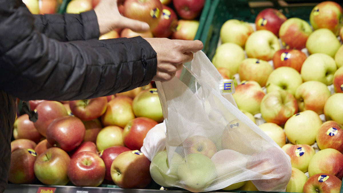 Edeka promotet die Mehrwegnetze für Obst und Gemüse.
