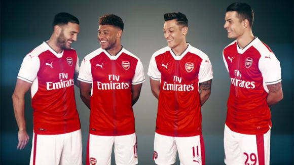 Sprachtest mit den Arsenal-Stars Lukas Pérez, Alex Oxlade-Chamberlain, Mesut Özil und Granit Xhaka.