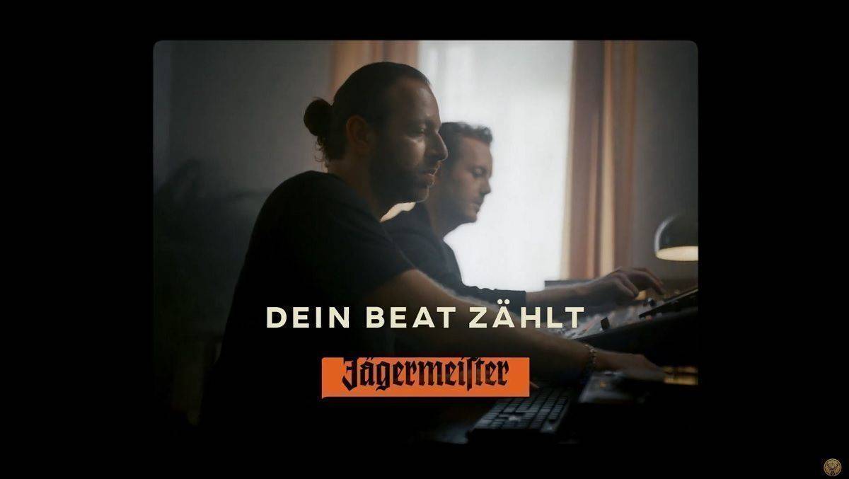 Saul Milton und Will Kennard von Chase and Status im Tonstudio.
