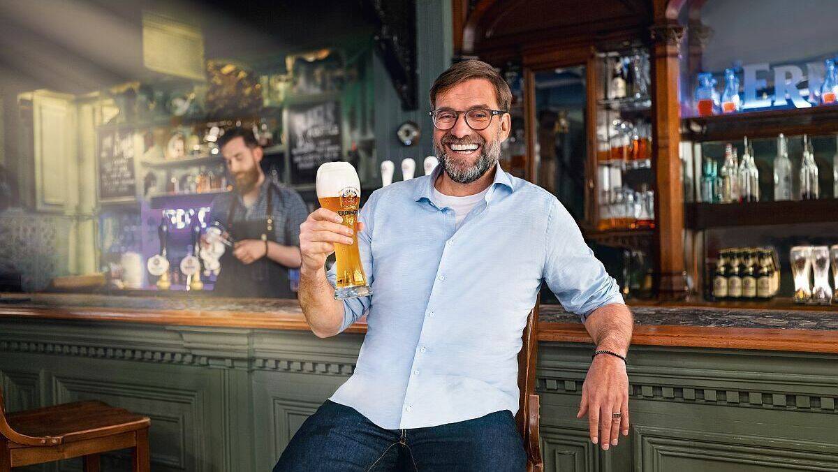 Jürgen Klopp im legendären Pub "Dovedale Towers" in der Penny Lane.