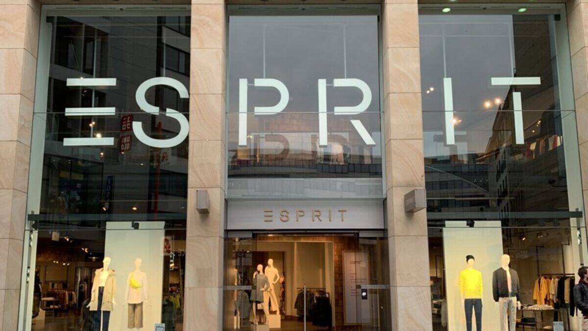 Die Modekette Esprit will die Hälfte seiner Filialen in Deutschland schließen.