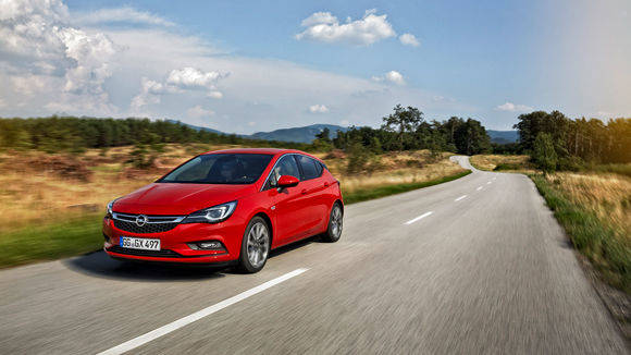 Opel soll beim Astra manipuliert haben und wehrt sich gegen die Vorwürfe.