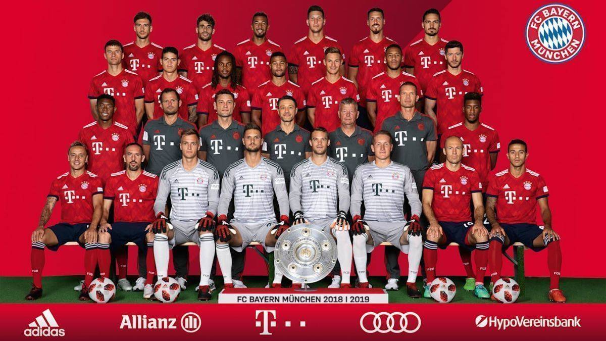Das FCB-Team mit seinen aktuellen Sponsoren-Logos