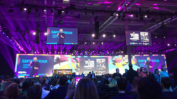 Gary Vaynerchuk auf der OMR-Bühne.