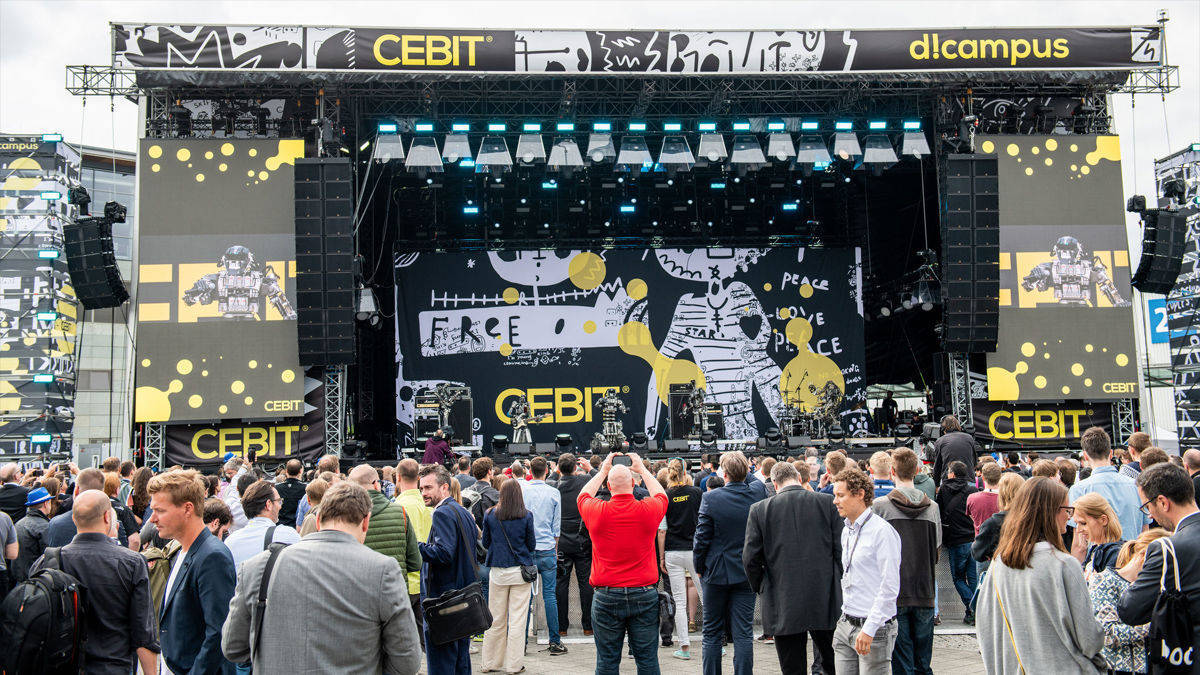 Cebit Campus - hier auf der Bühne spielten Compressorhead und Jan Delay