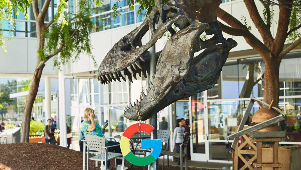 Google lässt andere Medienhäuser alt aussehen: Dinosaurier "Stan" am Google-Hauptsitz. 