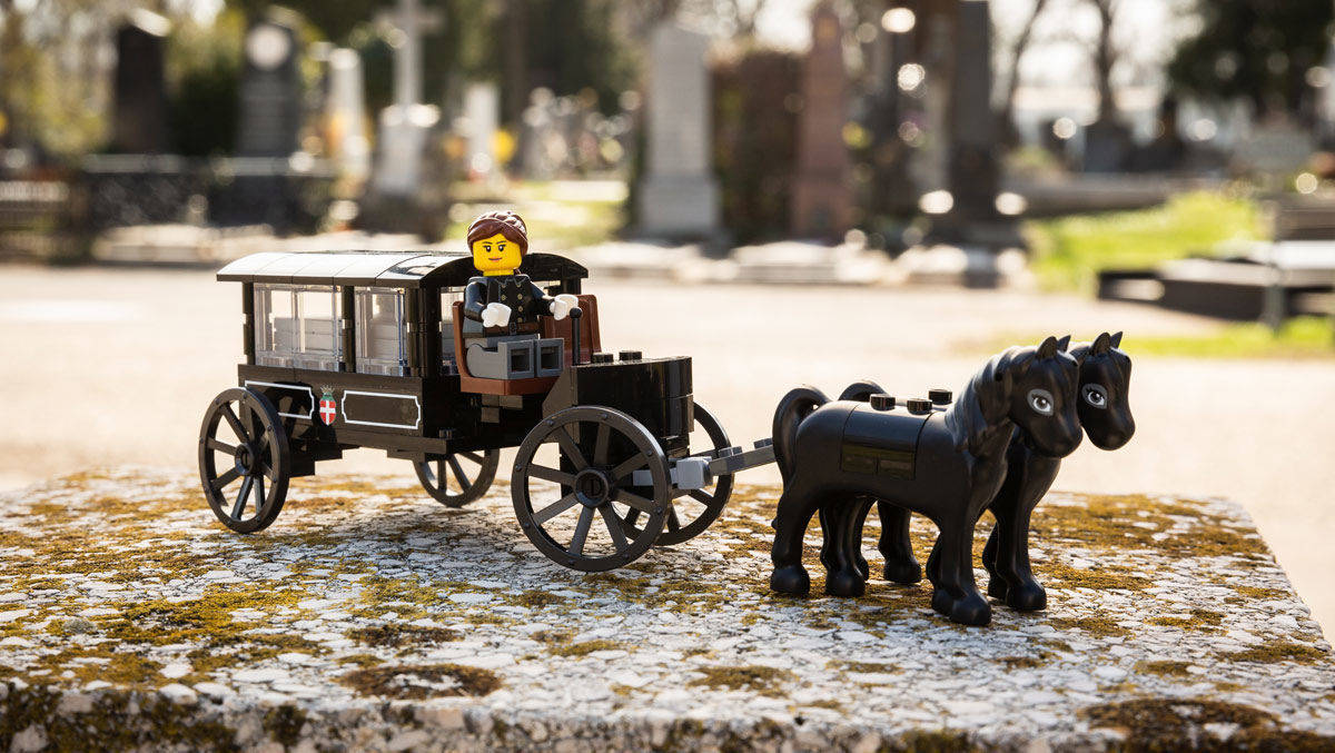 Die neue Leichenkutsche aus Lego.