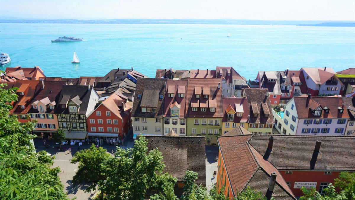 Die Versicherungsgruppe Hanse Merkur unterstützt die diesjährige Aktion der Deutschen Zentrale für Tourismus. Hier: Meersburg am Bodensee.