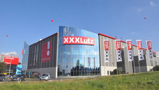 Die österreichische Möbelkette XXXLutz hat den Möbeldiscounter Poco übernommen und wächst stark in Deutschland.