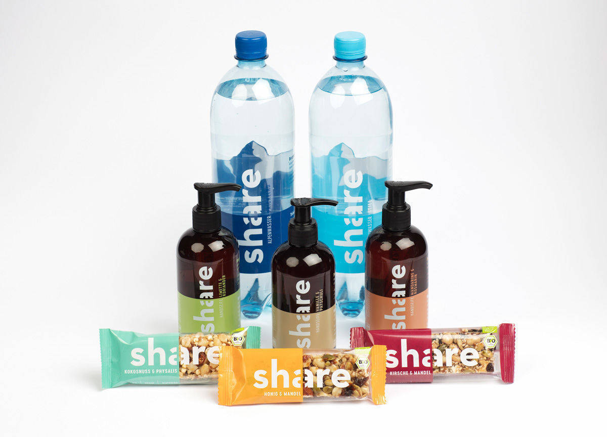 Rewe und dm bieten Nussriegel, Seife und Mineralwasser von der Marke "Share".