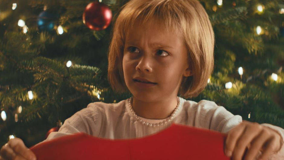 Ob ein roter Blazer zu Weihnachten wirklich der Start einer großen Karriere sein kann?