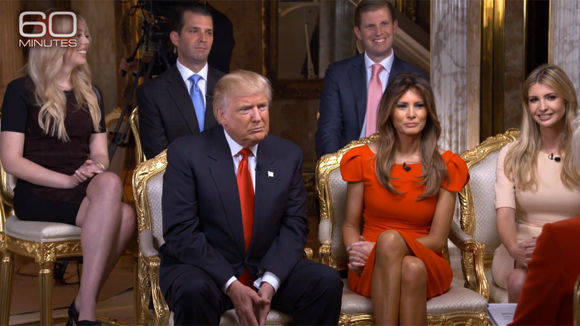 Ivanka Trump (ganz rechts) hatte das Schmuckstück bei einem Interview in der CBS-Sendung "60 Minutes" getragen. 