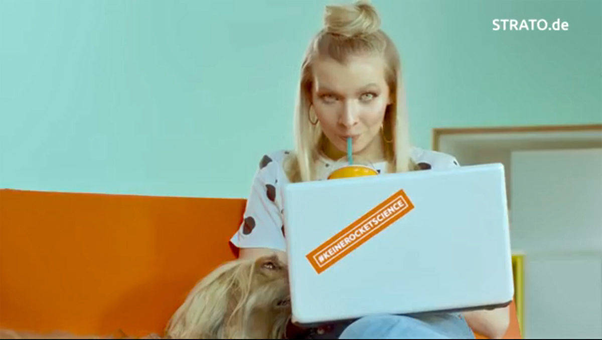 Der Strato-Spot von Leo Burnett spielt in einem Hundefriseur-Salon.