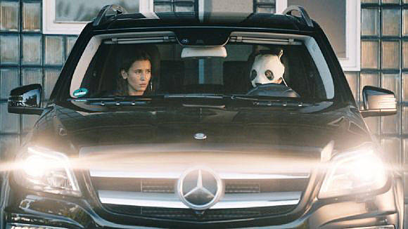 In seinem neuen Film fährt Cro einen Mercedes GLS.