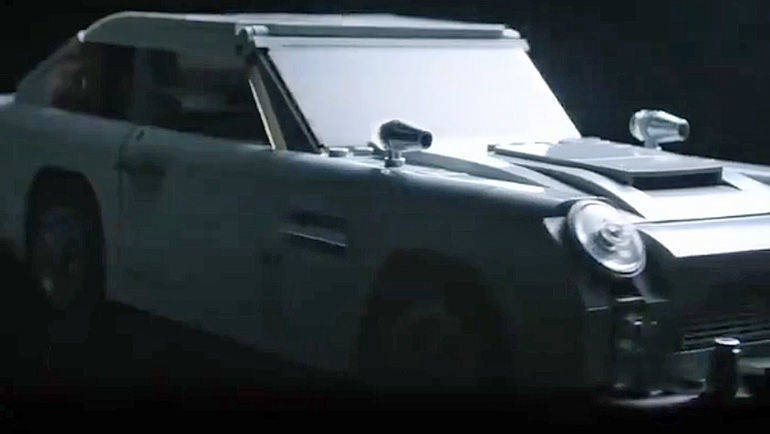Das ist James Bonds Aston Martin aus Lego - natürlich für einen winzig kleinen 007 ...