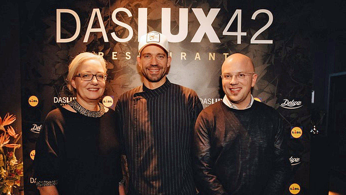 Melanie Berberich (Lidl Deutschland), Sternekoch Andreas Schweiger und Jürgen Achenbach (Lidl Deutschland) lüfteten vor 50 Gästen das Geheimnis hinter Das Lux 42.