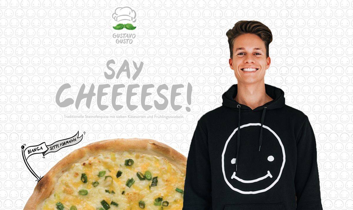 Say Cheese! YouTuber Luca und seine neue Pizza-Kreation. 