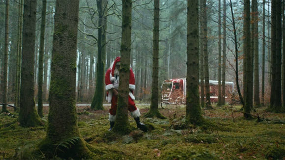 Im MAN-Spot ist dem Weihnachtsmann sein Promi-Status etwas zu Kopf gestiegen.