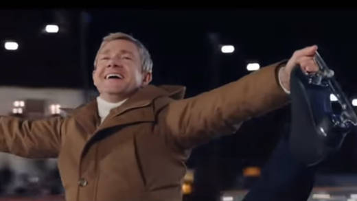Martin Freeman als Eiskunstläufer: Weihnachtsspot von Vodafone UK.