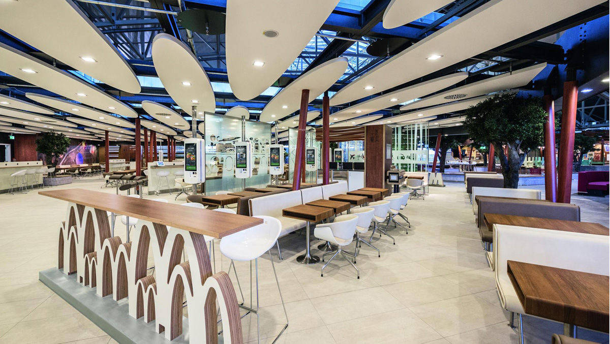 Ein McDonald's "Restaurant der Zukunft" am Frankfurter Flughafen.