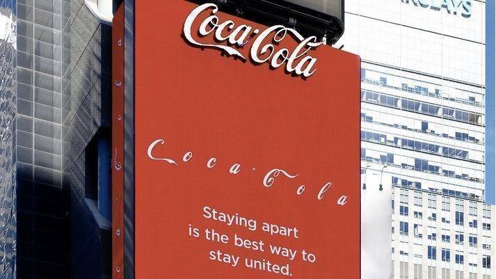 Der veränderte Coca-Cola-Schriftzug am New Yorker Times Square.