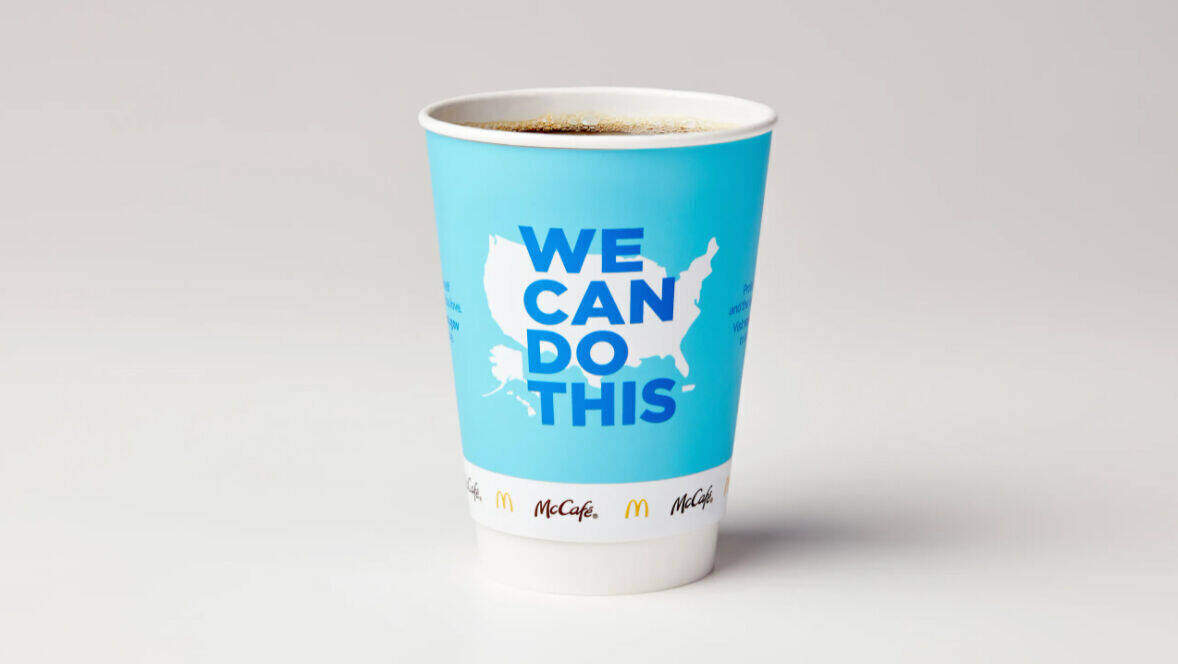 McDonald's bedruckt Kaffeebecher mit Impfaufforderungen