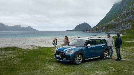 Mediaplus schickt Persona Maria im MINI an den Strand